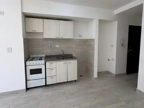 Departamento monoambiente con terraza privada y baulera, en Banfield Este