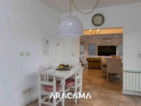 Casa 4 ambientes con 4 baños