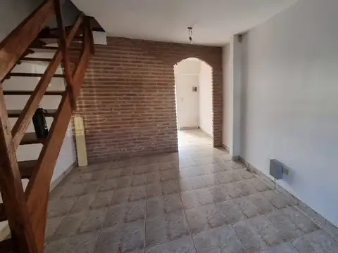 Depto Tipo Casa en Alquiler de 3 ambientes