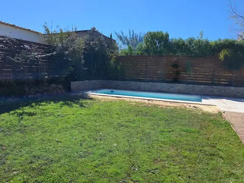 Casa 7 ambientes con 2 baños