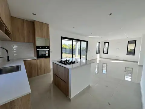 Casa en Venta al Oeste