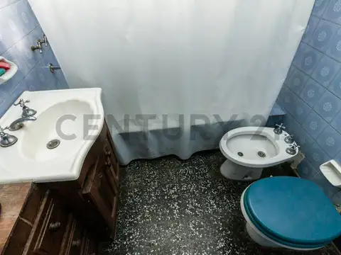 Lisandro De La Torre 1900, Piso 0