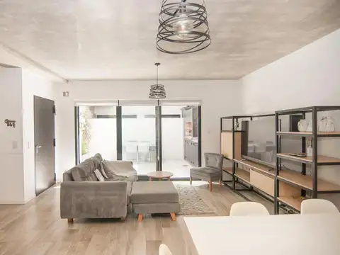 VENTA 4 AMBIENTES 2 COCHERAS CON PATIO Y PARRILLA CABALLITO, FINANCIADO