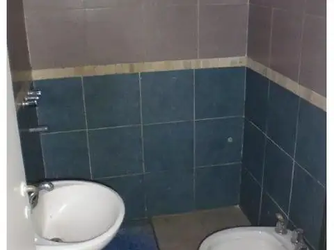 OPORTUNIDAD 3 DEPARTAMENTOS EN PH MAS PARQUE DE 300 M2 (SON 3 DEPTOS SE VENDEN EN CONJUNTO D270.000)