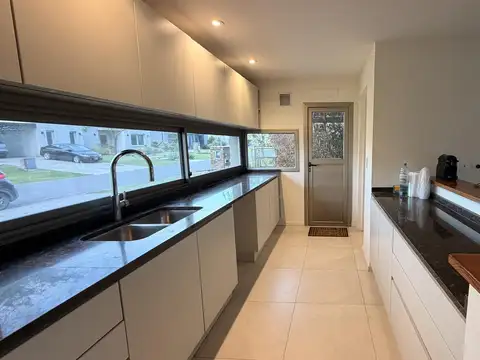 Casa en Alquiler, 4 dormitorios, en El Canton, Islas, Escobar