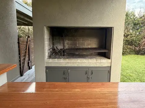 Casa 5 ambientes con 3 baños