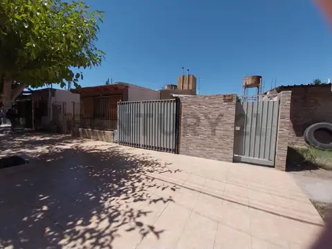 Casa 5 ambientes con 2 baños