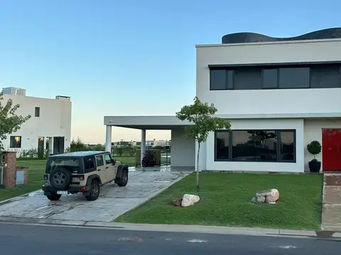 Casa a la laguna en Costas, Puertos del Lago