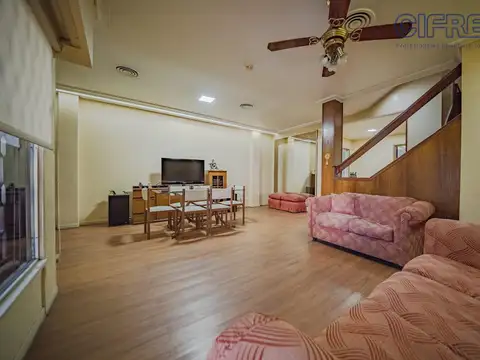Casa 6 ambientes con 4 baños