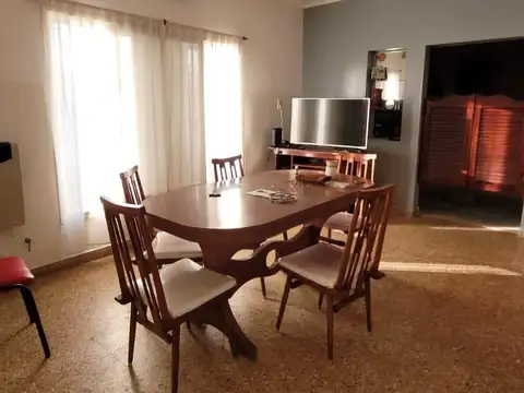 VENTA/PERMUTA - Casa 2 dormitorios - Villa Gobernador Gálvez.