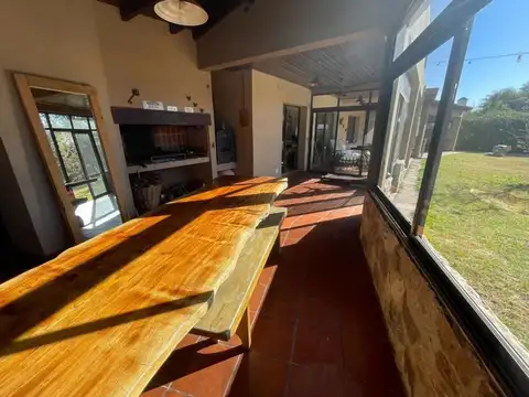 Casa en Venta con 2 cocheras