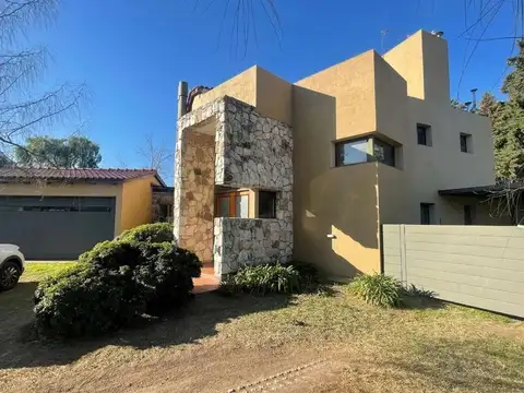Venta Casa 4 dormitorios Country SAN ISIDRO