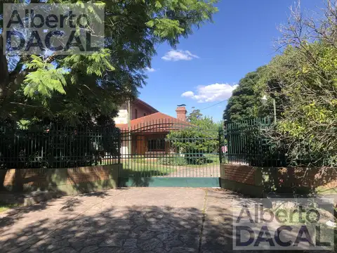 IMPORTANTE ESQUINA A 2 CUADRAS DE PLAZA VILLA ELISA. IDEAL INVERSORES.
