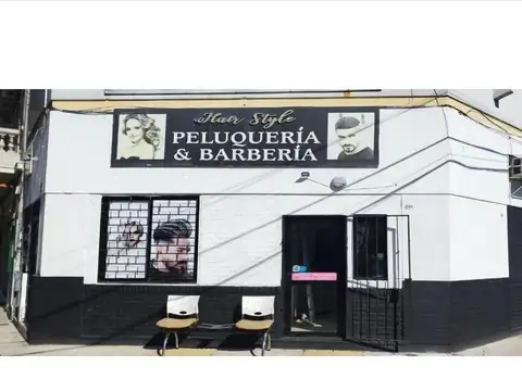 MUY BUEN LOCAL EN UN PH  GRANDE Y COMODO CABALLITO