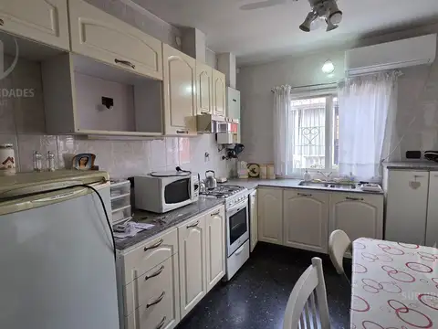 Casa en Alquiler con 15 cocheras