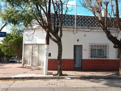 Casa 6 ambientes con 3 baños