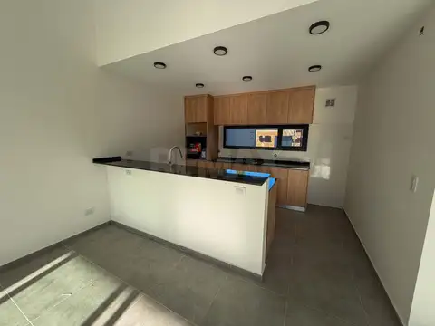 Casa en Venta en Neuquen, USD 270.000