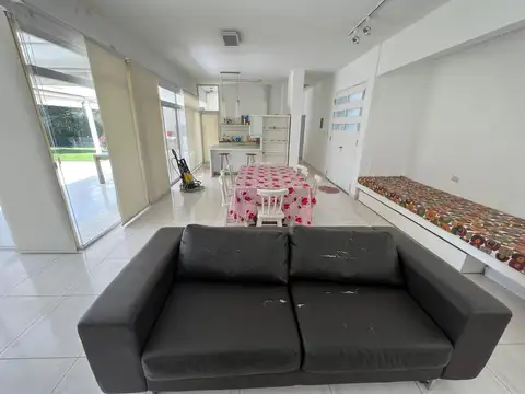 Casa 5 ambientes con 1 baño