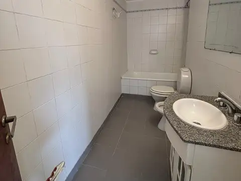 Excelente dpto de 3 amb en Abasto rodeado de naturaleza y piscinas.