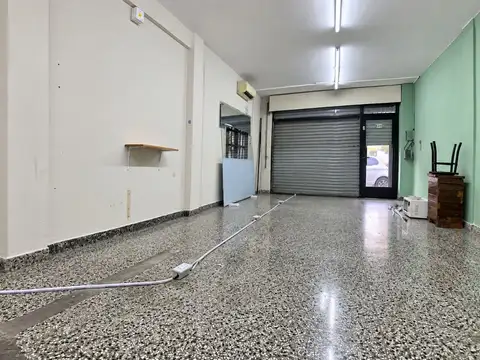 Local en Alquiler en Ezpeleta Oeste, $ 400.000