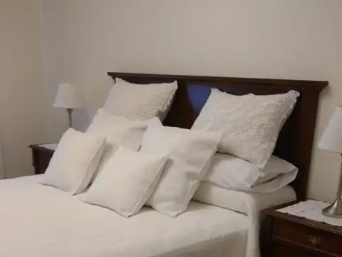 Casa en Alquiler con 1 cochera