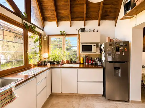 Casa 4 ambientes con 2 baños