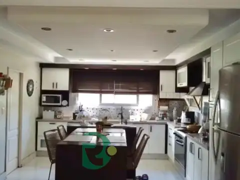 Casa 5 ambientes con 3 baños