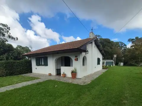 CASA QUINTA 60 M2. LOTE 2570 M2. BARRIO LOS PINARES