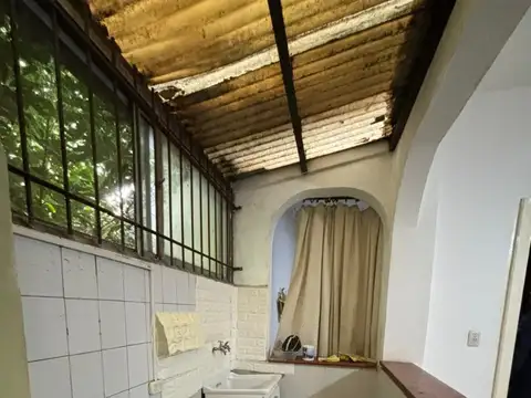 Casa  tipo PH de 3 ambientes con patio en Quilmes centro
