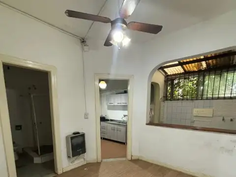 Casa  tipo PH de 3 ambientes con patio en Quilmes centro