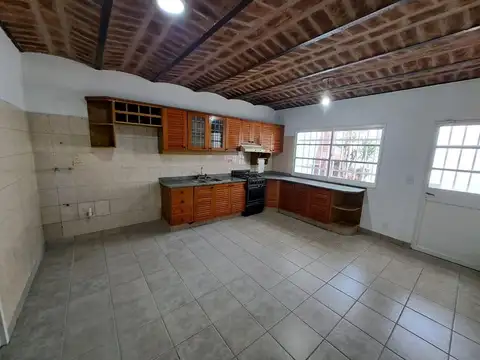Depto Tipo Casa en Alquiler con 1 cocheras