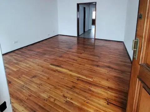 Depto Tipo Casa en Alquiler en Flores, $ 2.000.000