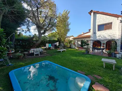 Casa en Venta con 2 cocheras