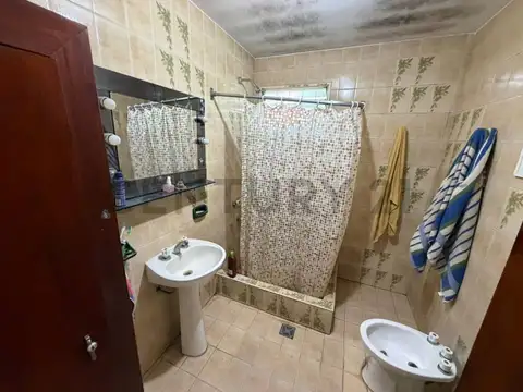 Casa 4 ambientes con 1 baño