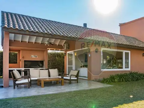 Casa 5 ambientes con 3 baños