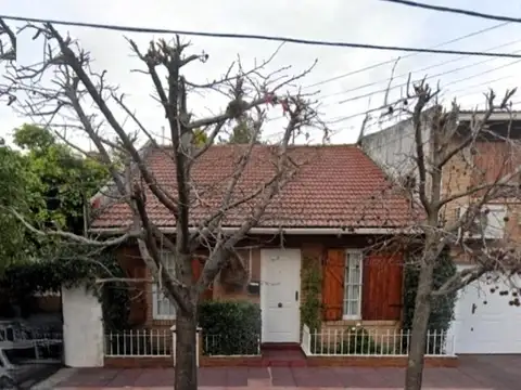 *CHALET DE 5 AMB. SOBRE LOTE DE 10 X 28   *MUY BUEN ESTADO GENERAL!