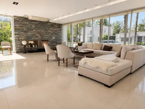 Casa 4 ambientes con 3 baños