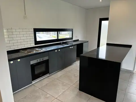 Casa en Alquiler con 2 cocheras
