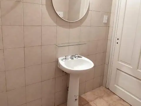 Casa 7 ambientes con 1 baño