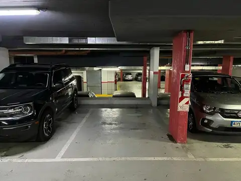 COCHERA CUBIERTA EN 1er SUBSUELO FACIL ACCESO EXPENSAS BAJAS