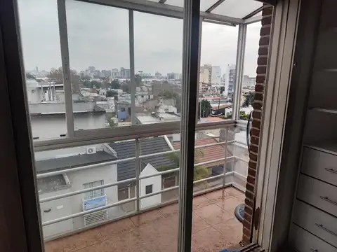 Venta Dpto. 3 amb con Balcon al frente y espacio guardacoche.