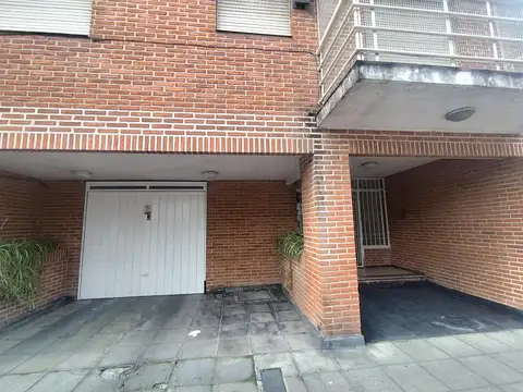 Venta Dpto. 3 amb con Balcon al frente y espacio guardacoche.