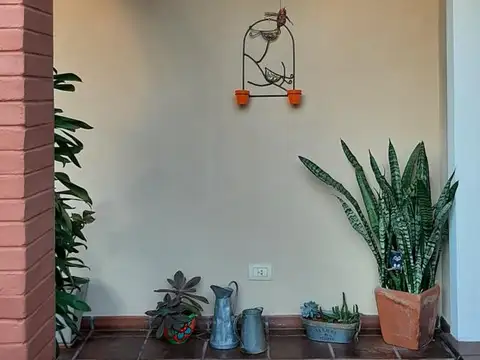 Casa 7 ambientes con 2 baños