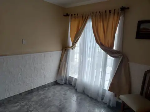 Casa 6 ambientes con 1 baño