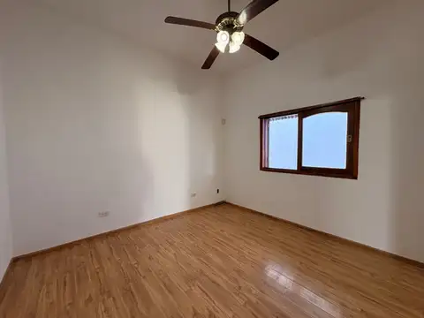 CASA EN VENTA 4 AMB C/450 M2 DE LOTE ADROGUÉ
