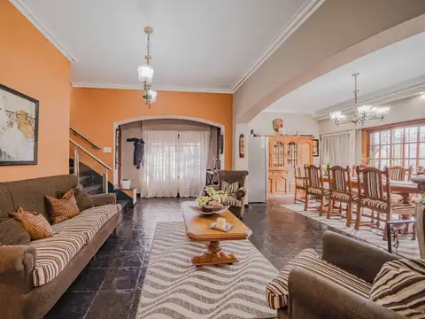 Casa 5 ambientes con 1 baño