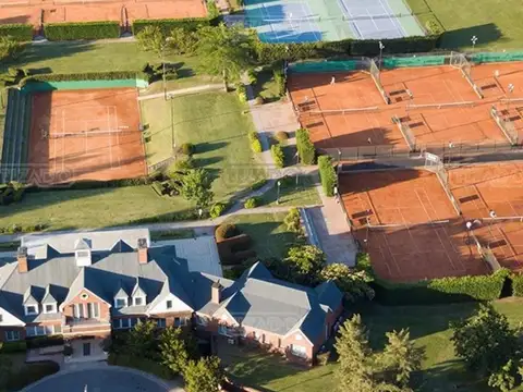 Casa 6 ambientes con 4 baños