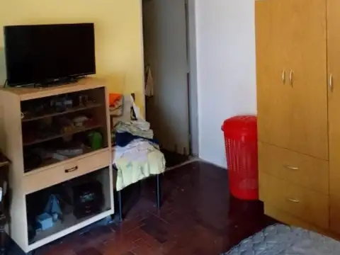 Casa en venta - 6 Dormitorios 5 Baños - Villa Lugano