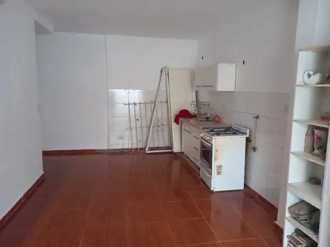Irigoyen 1000, Piso PB