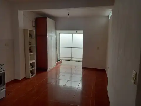 Entrada por pasillo Planta Baja c/frente Monoambiente baño patio S/ EXPENSAS SE ALQUILA PERSONA SOLA